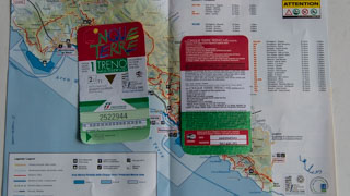 La Cinco Tierras card con el tren, Cinque Terre, Italia