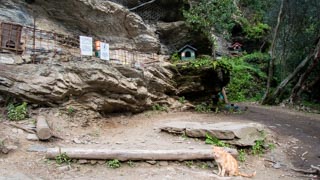 Refugio para gatos en el Camino Celeste desde Monterosso hacia Vernazza, Los senderos, Cinco Tierras, Italia