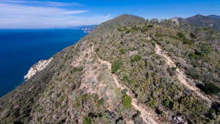 El camino desde Monterosso hacia Levanto (vista aérea), Los senderos, Cinco Tierras, Italia