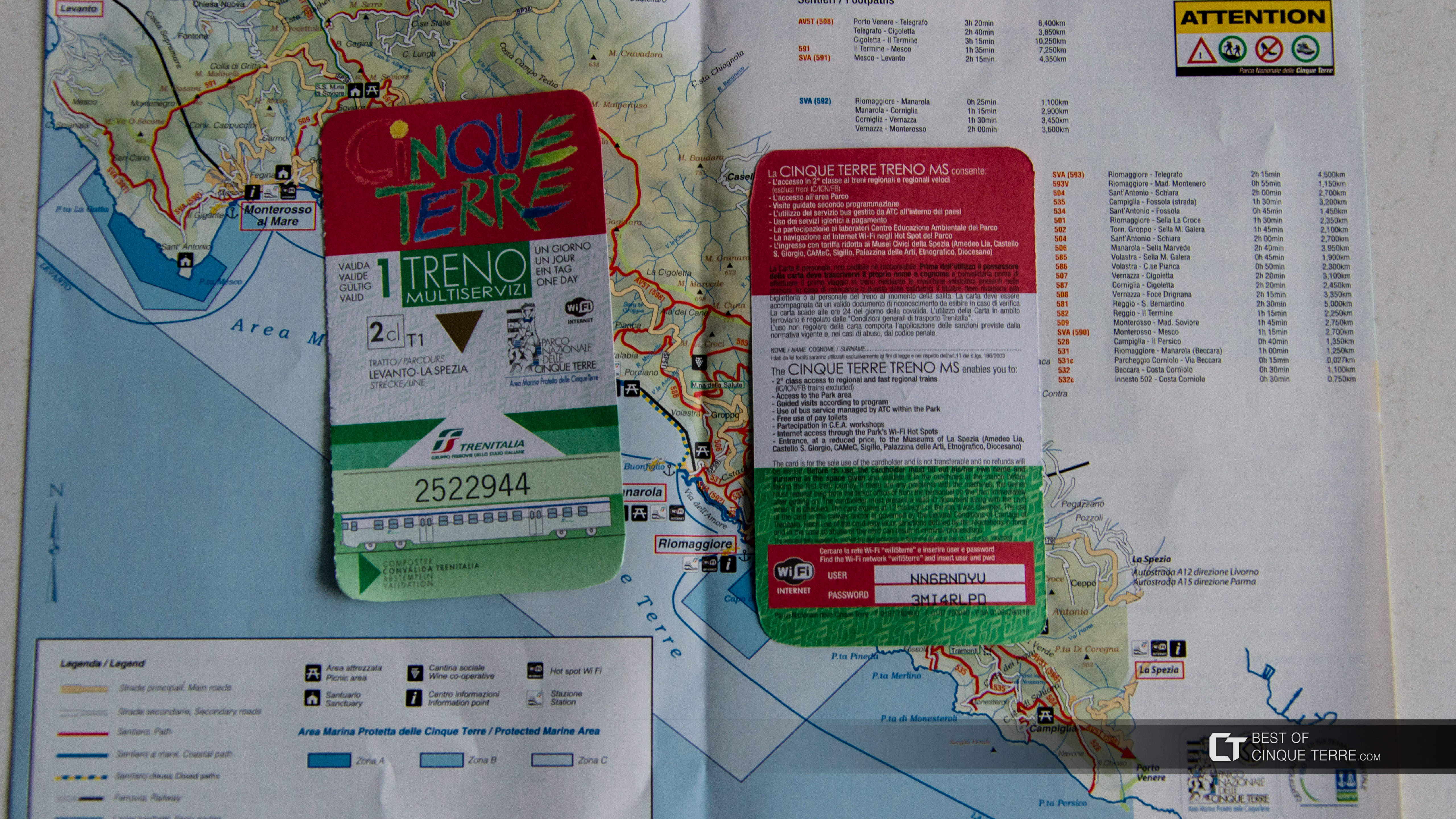 Die Cinque Terre Card mit Bahn, Italien