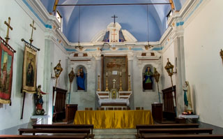 All'interno dell'oratorio di Santa Caterina, Corniglia, Cinque Terre, Italia