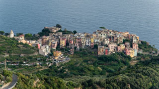 Vue de Corniglia depuis San Bernardino, Cinque Terre, Italie