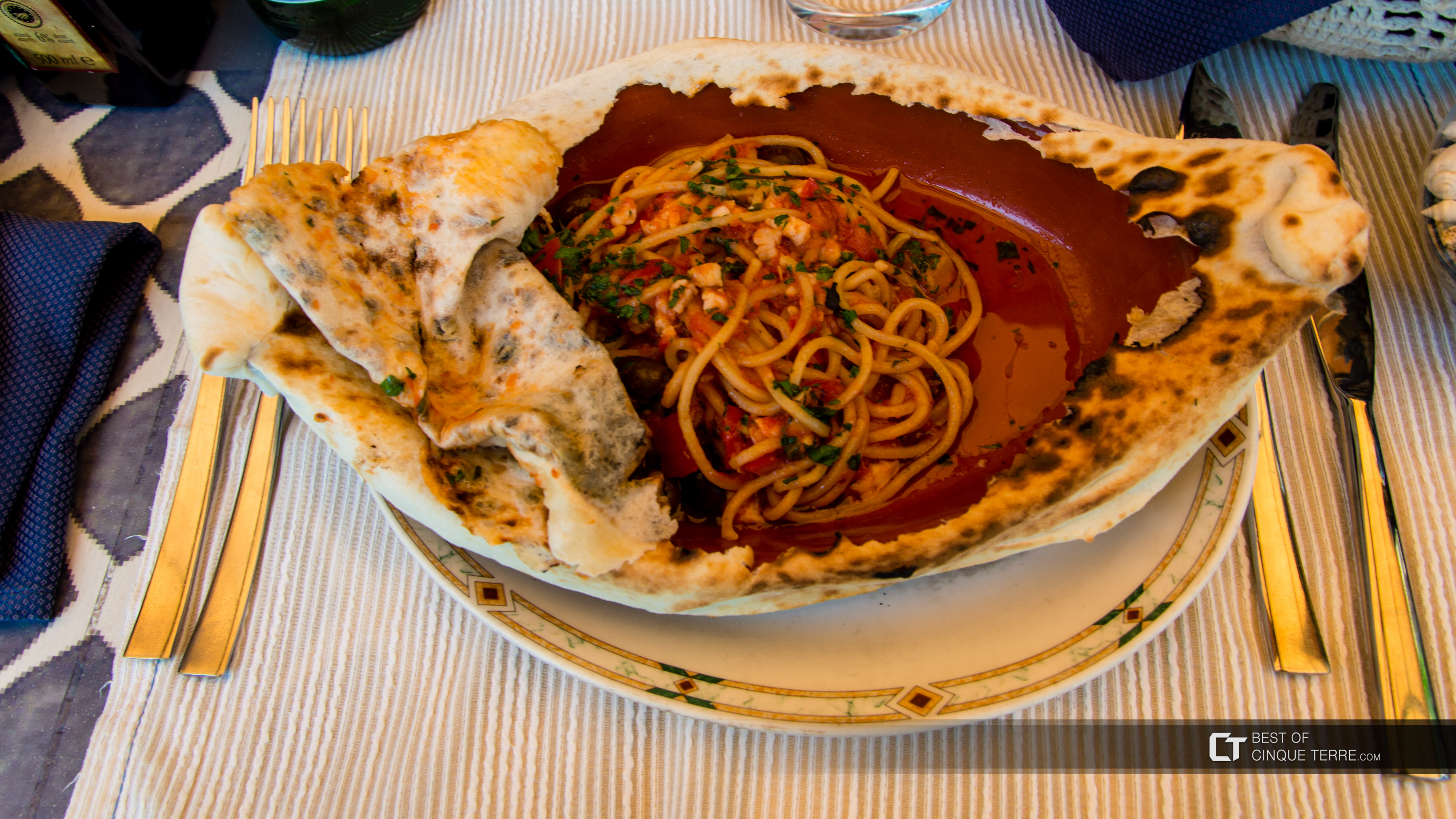 Spaghetti alla chitarra ai cinque cereali con pescatrice (ristorante Miky, Monterosso al Mare), Cibo locale, Cinque Terre, Italia