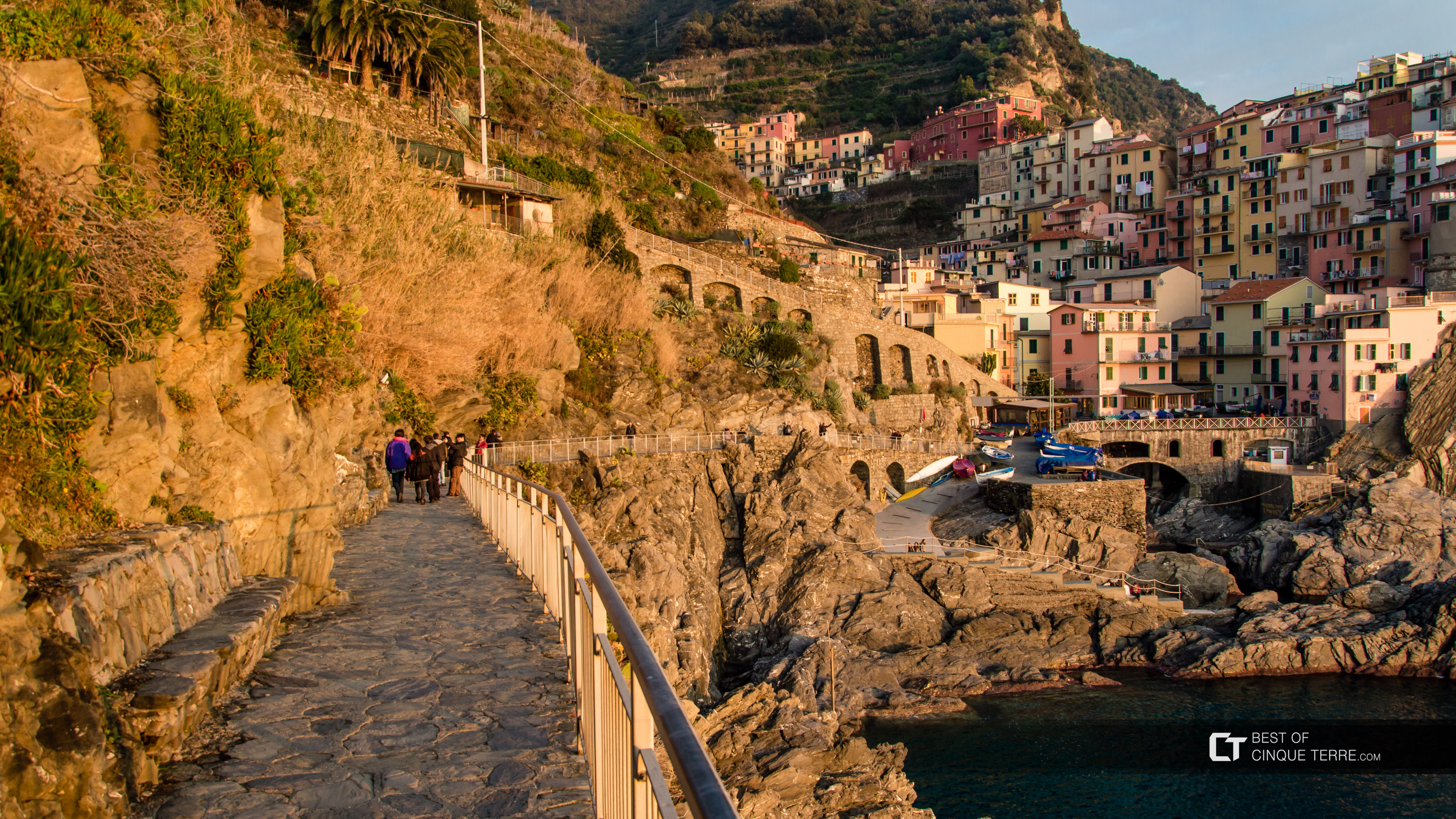 Trasa piesza wzdłuż brzegu, Manarola, Cinque Terre, Włochy
