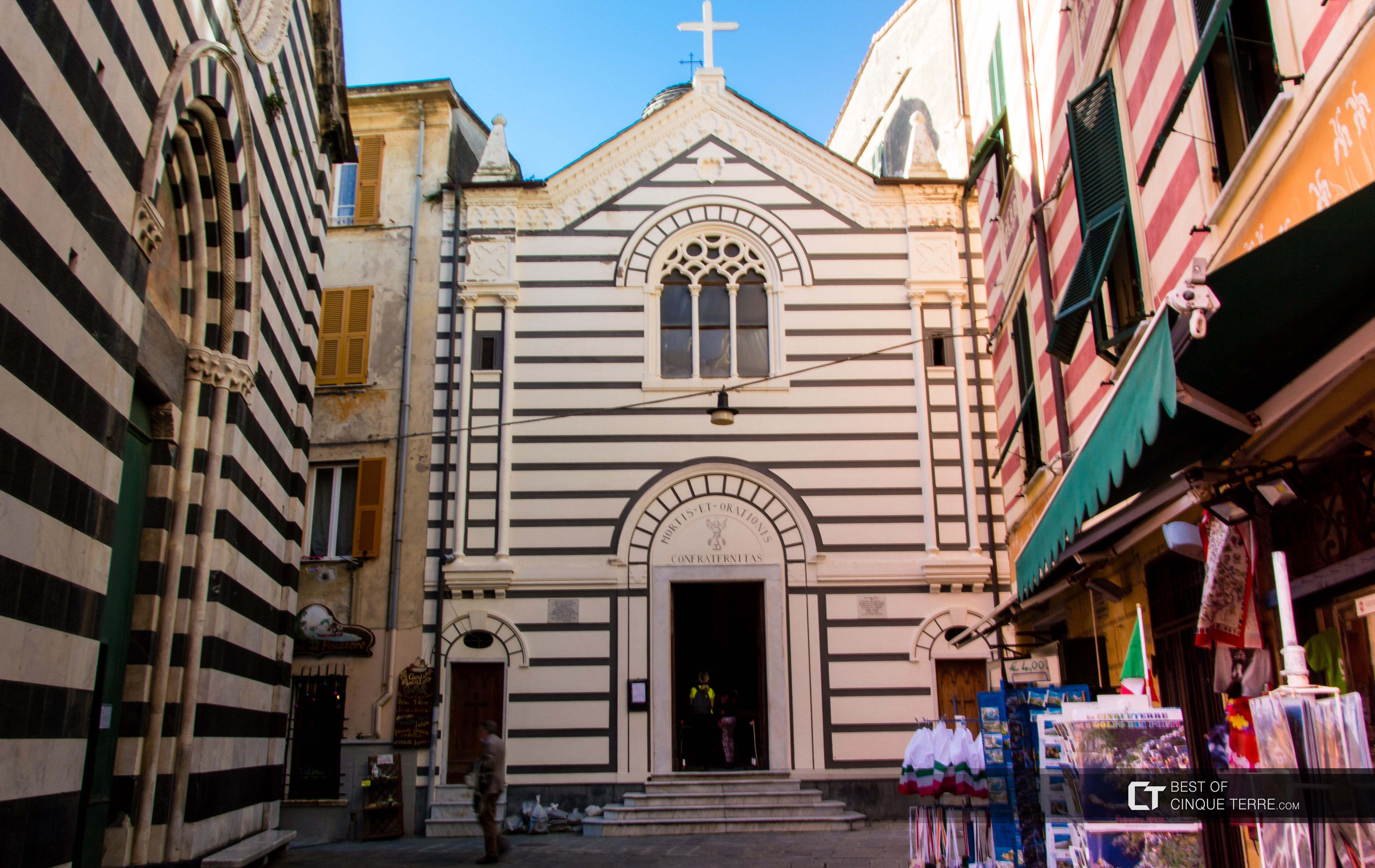 Biserica San Giovanni Batista și Paraclisul Mortis et Orationis, Monterosso al Mare, Cinque Terre, Italia