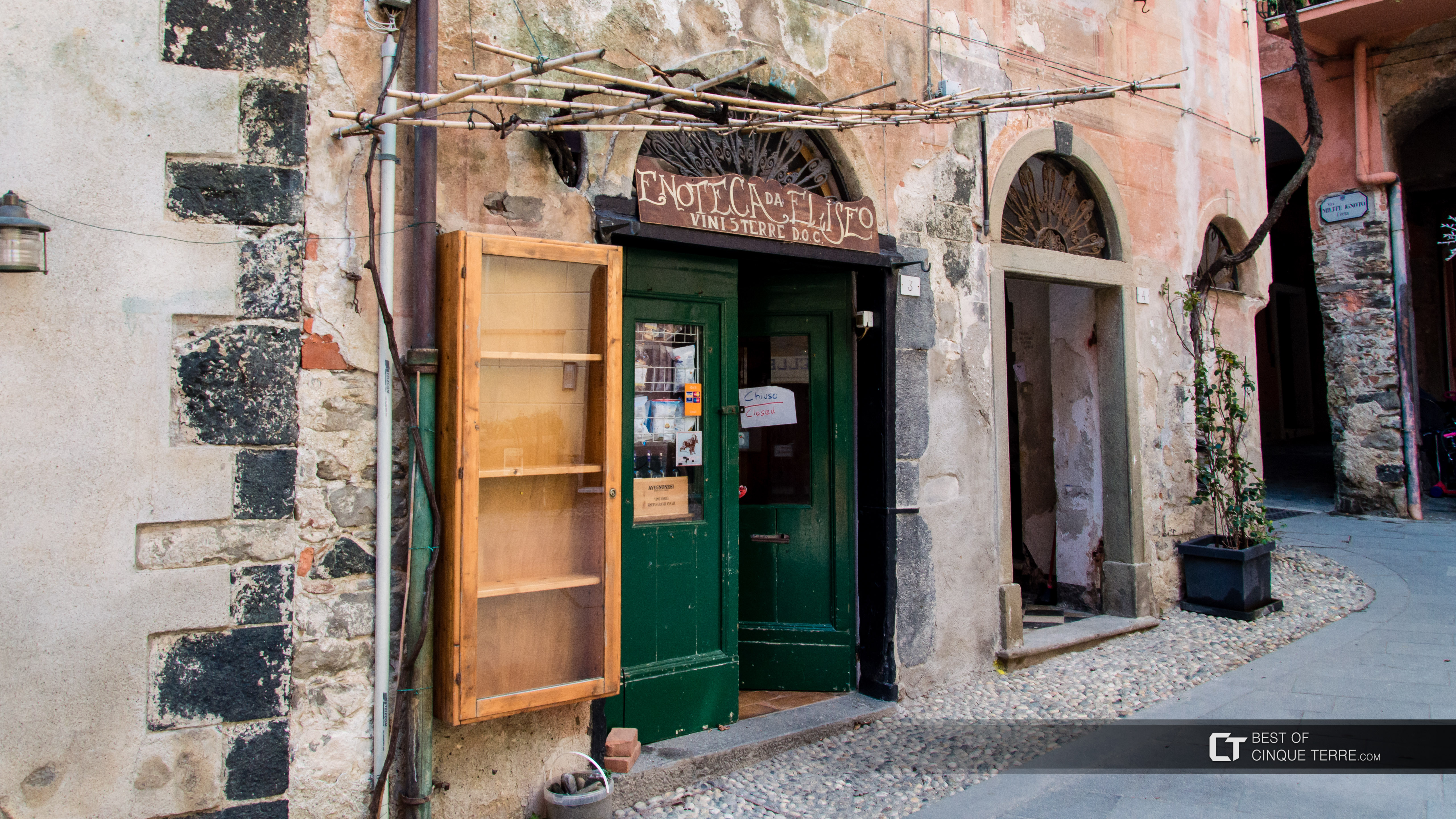 Tienda de vinos “Da Eliseo”, Monterosso al Mare, Cinque Terre, Italia