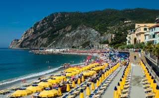 La plus grande plage des Cinque Terre : Fegina, Monterosso al Mare, Italie
