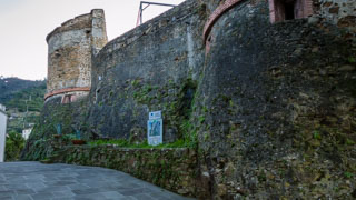 El castillo, Riomaggiore, Cinco Tierras, Italia