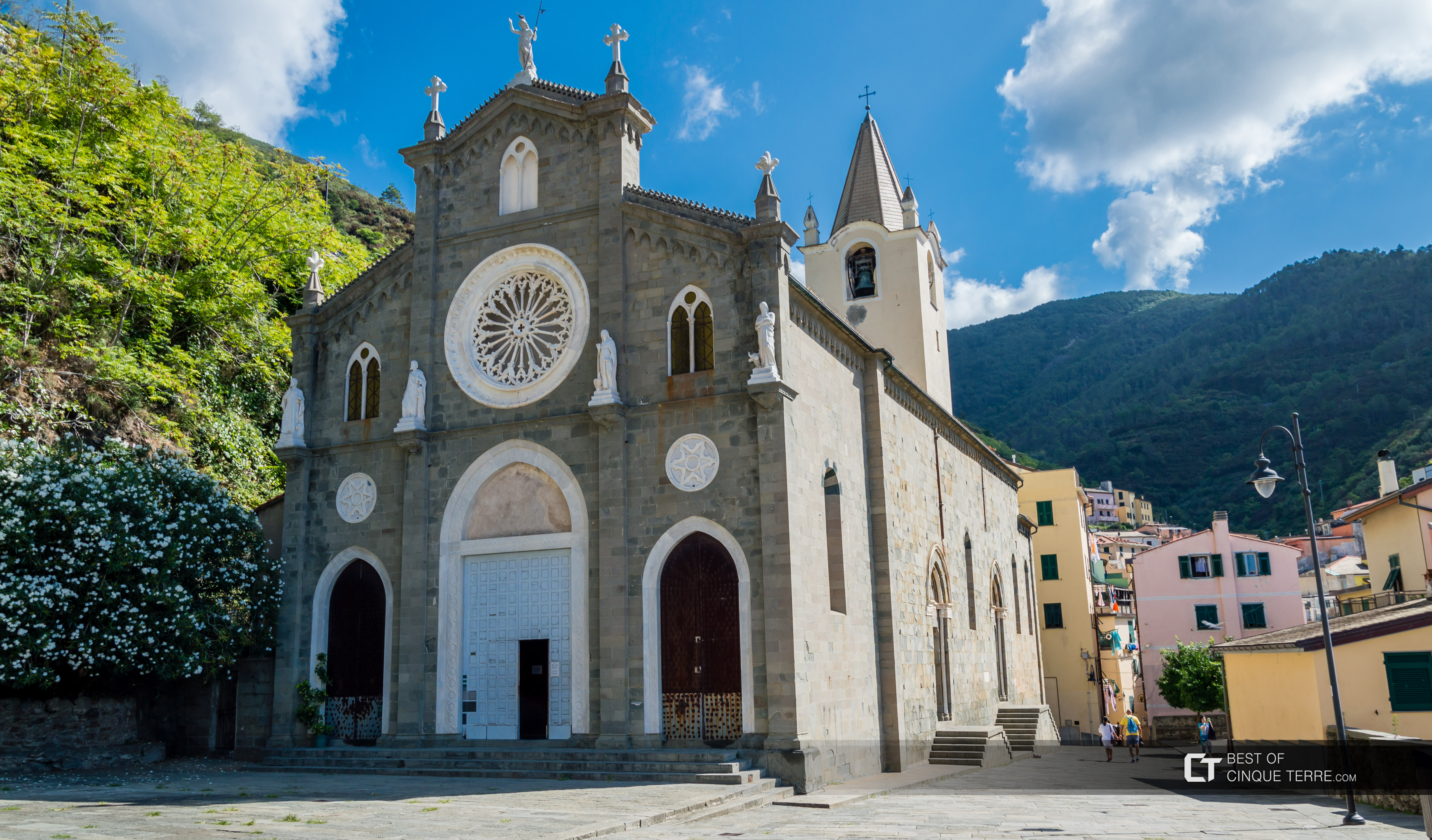 Die Kirche San Giovanni Battista, Riomaggiore, Cinque Terre, Italien