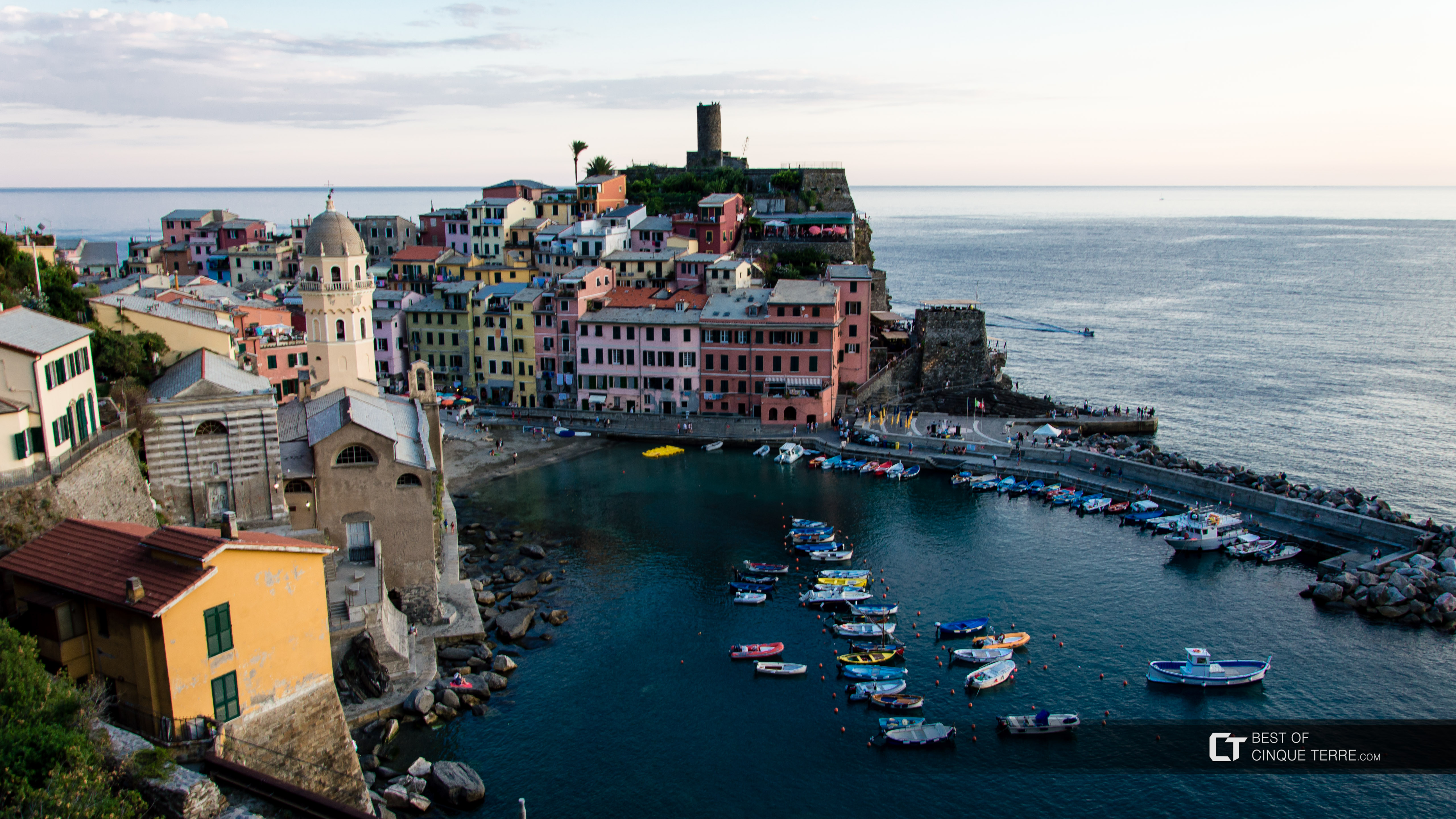 Vista de la bahía, Vernazza, Cinque Terre, Italia