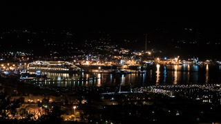 Vue de nuit depuis la route vers Riomaggiore, La Spezia, Italie