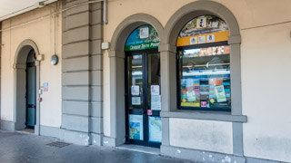 Das Tourismusbüro am Bahnhof, La Spezia, Italien