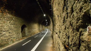Der Tunnel für Fuß- und Radfahrer Levanto - Bonassola - Framura, Italien