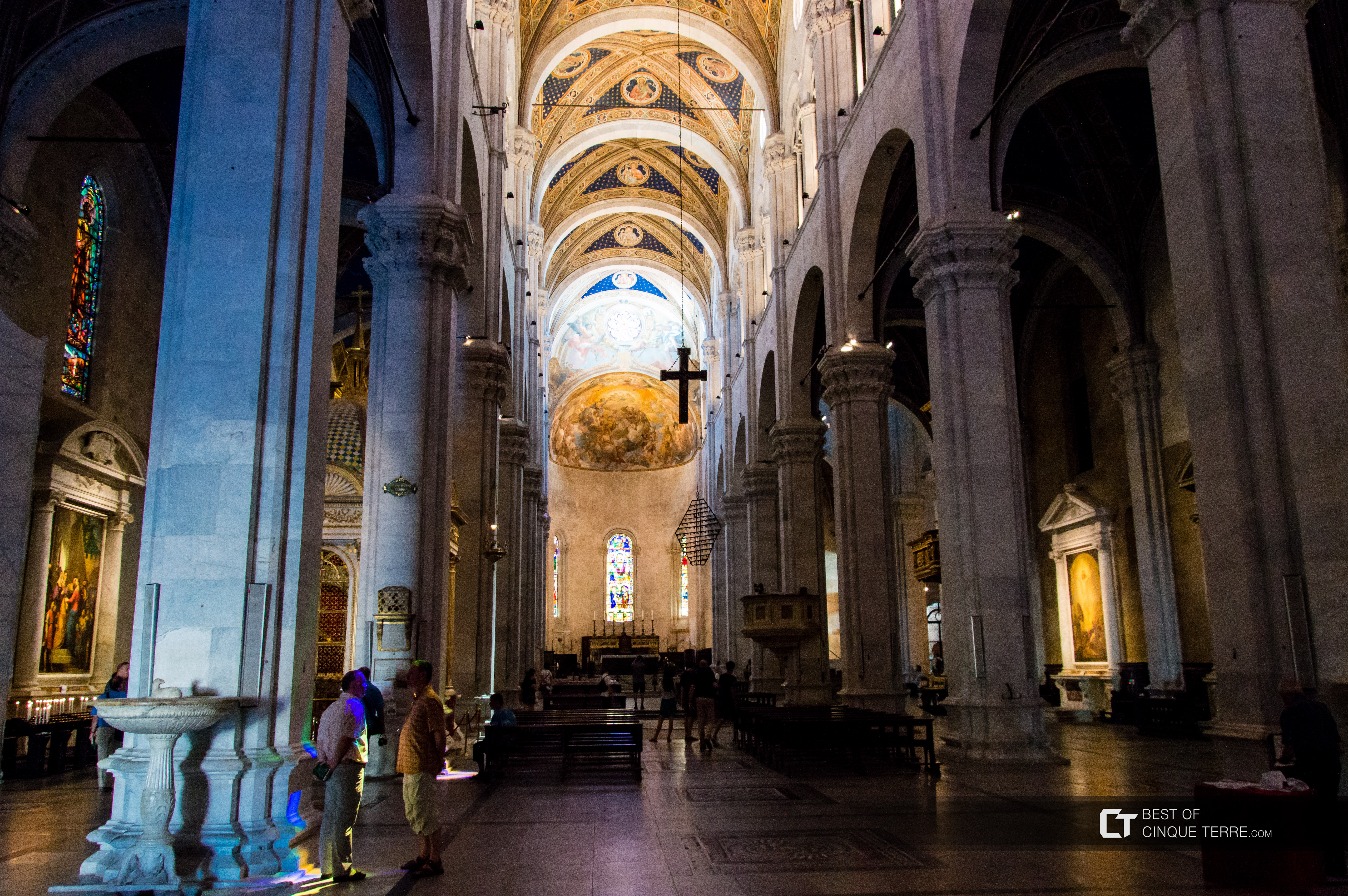 Wnętrze katedry, Lukka, Włochy