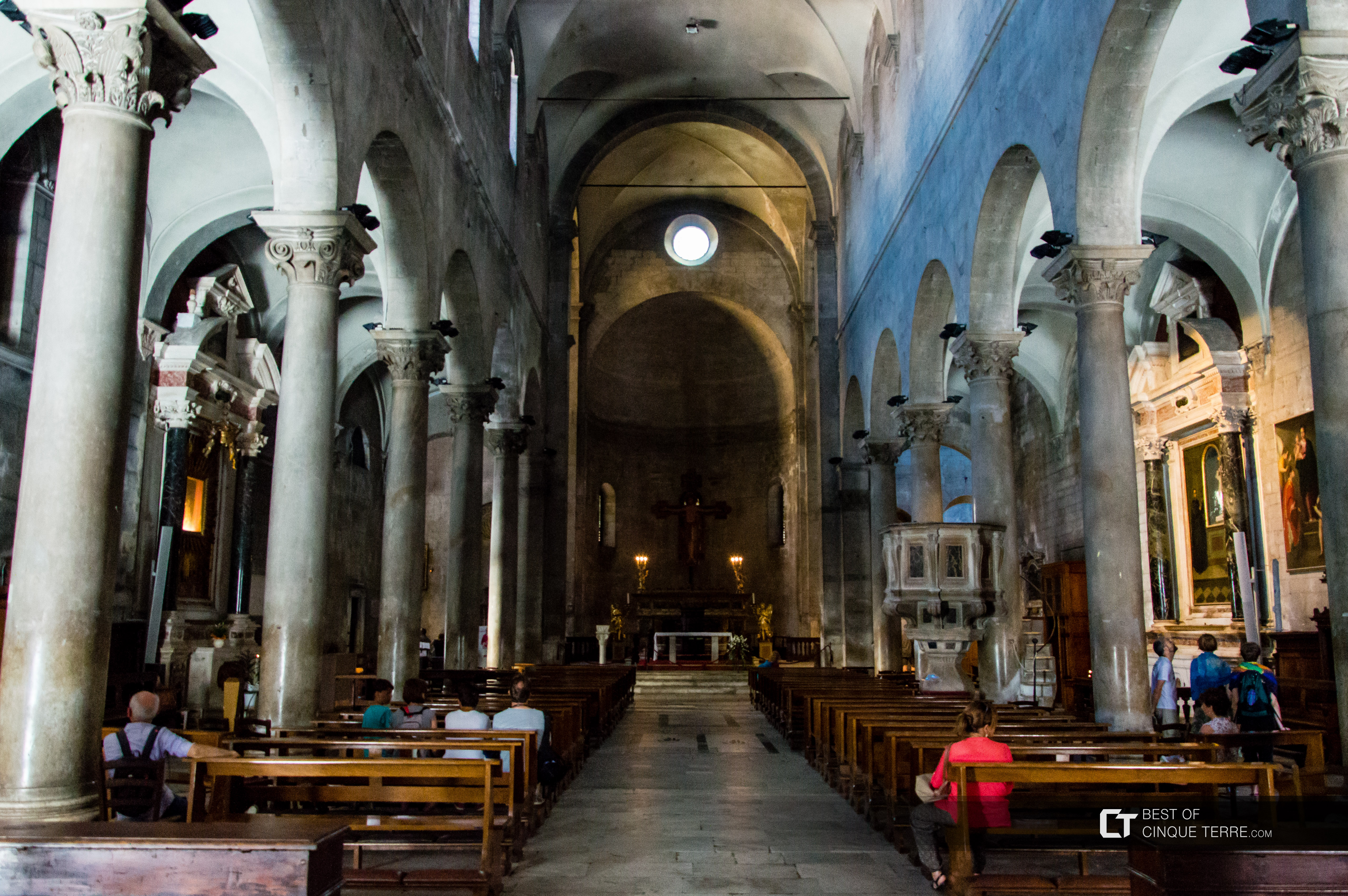 Wnętrze kościoła św. Michała in Foro, Lukka, Włochy