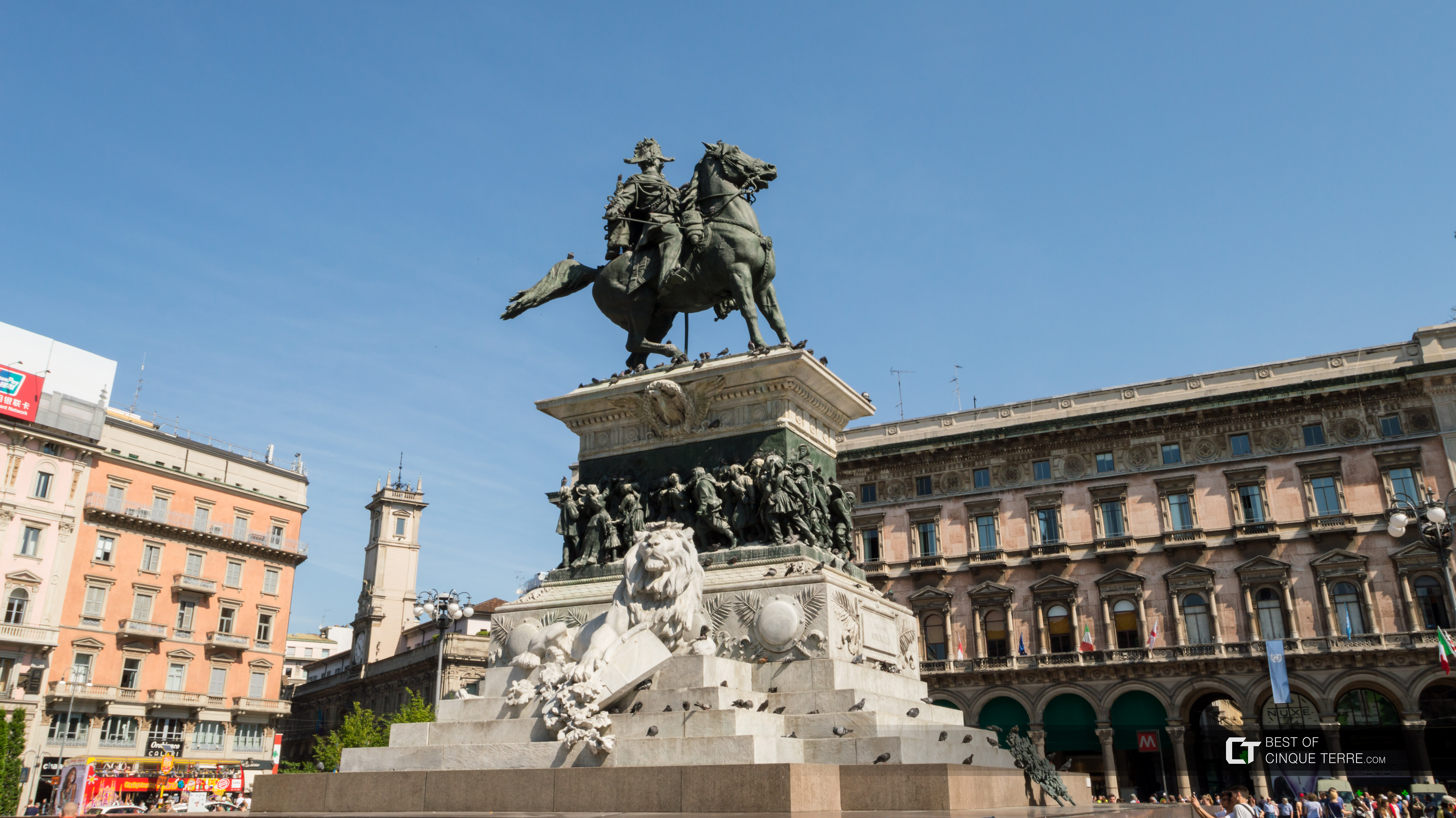 La statue du roi Vittorio Emanuele II, Milan, Italie