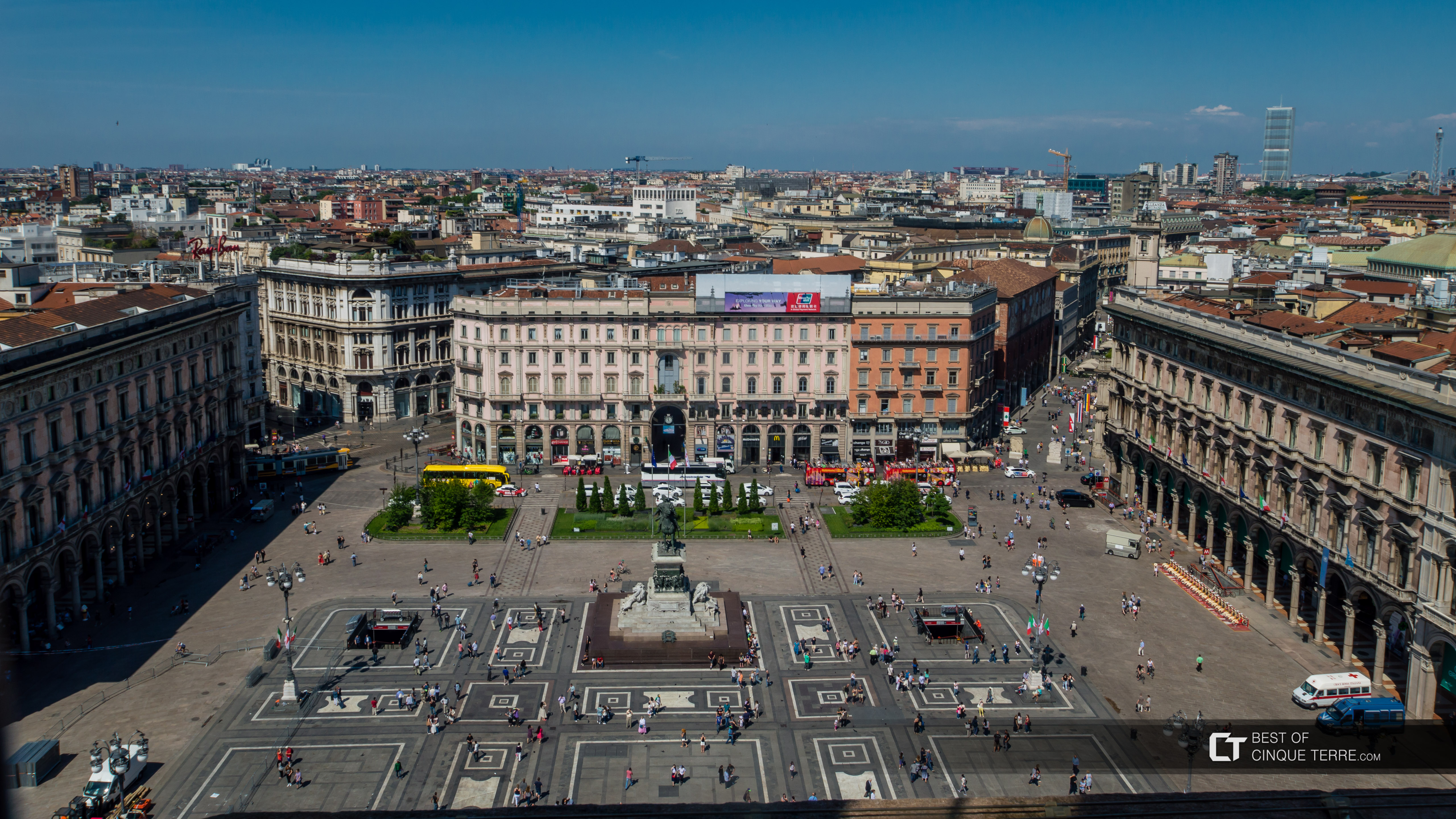 Piazza Duomo dal tetto della cattedrale, Milano, Italia
