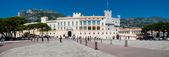 Palácio dos Príncipes de Mônaco e a praça