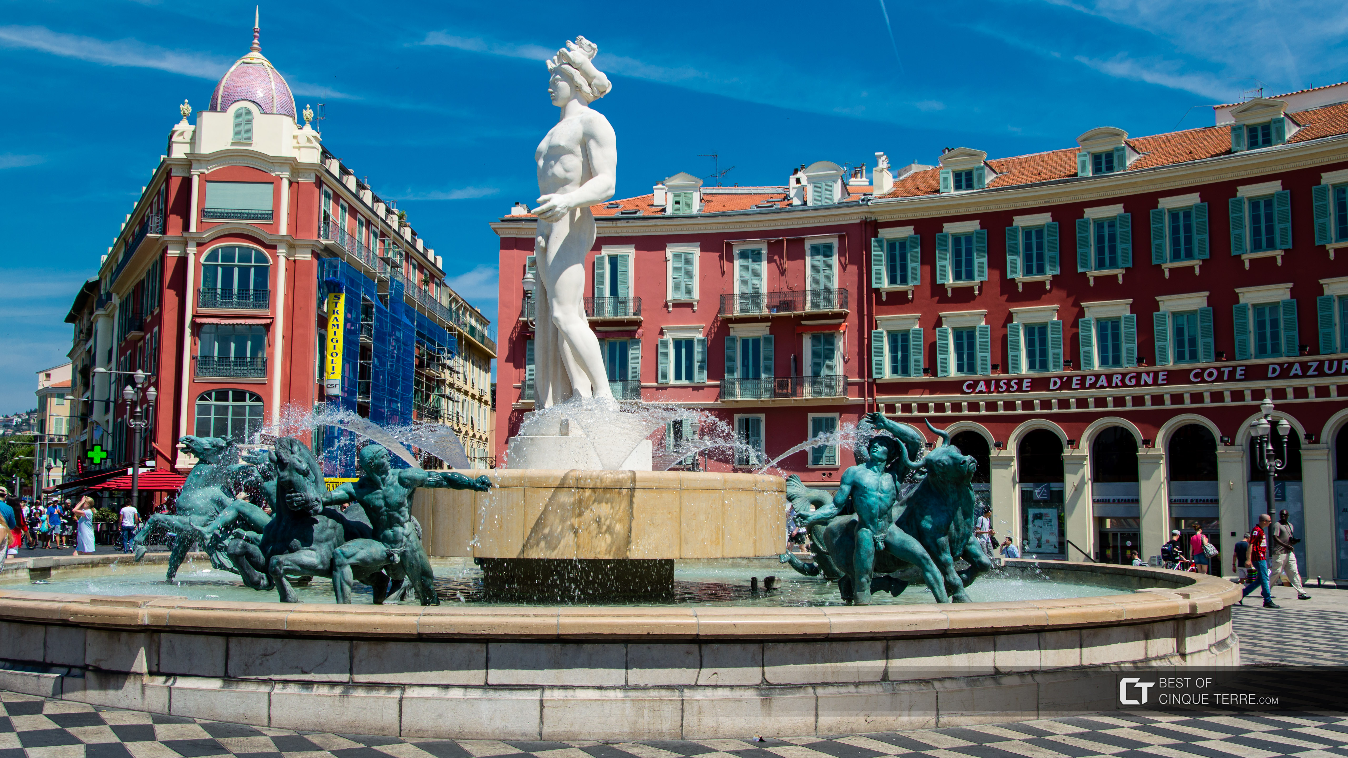 Der Brunnen der Sonne am Platz Massena, Nizza, Frankreich