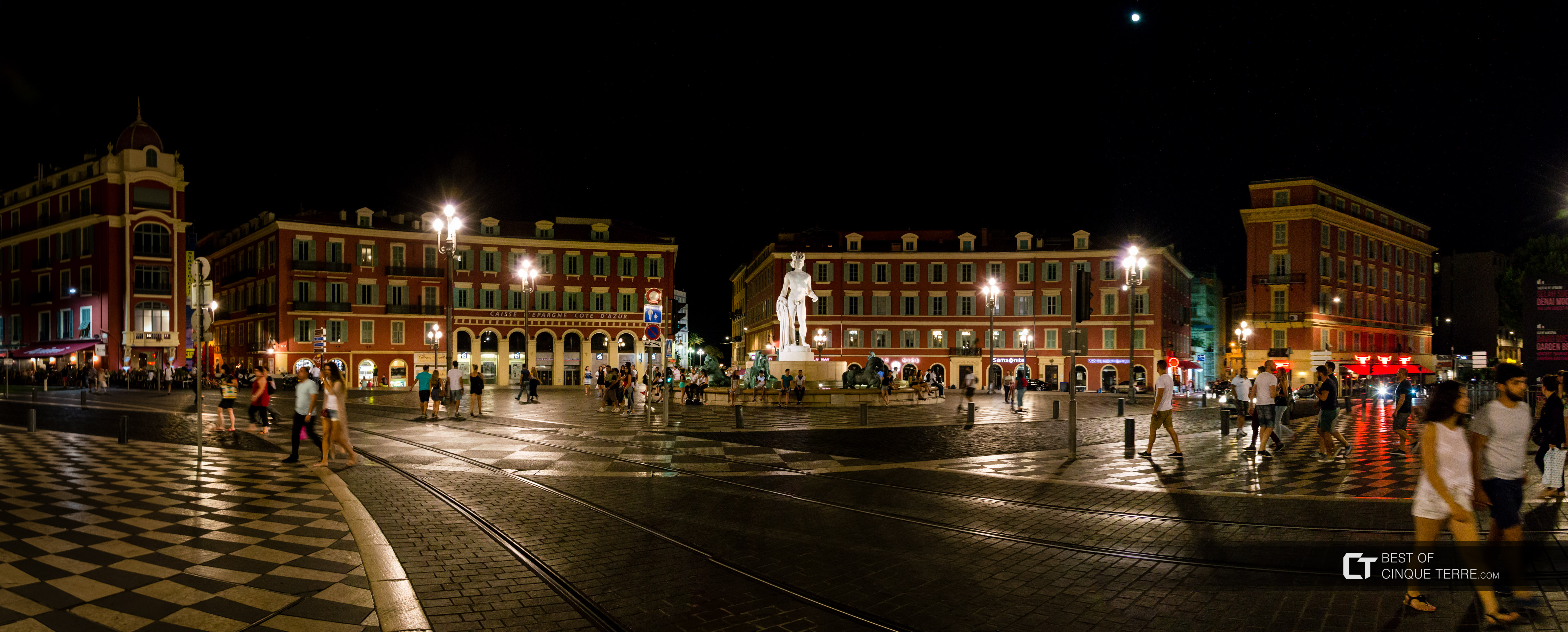 Piazza Massena di notte, Nizza, Francia