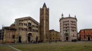 Piazza Duomo con la pioggia, Parma, Italia