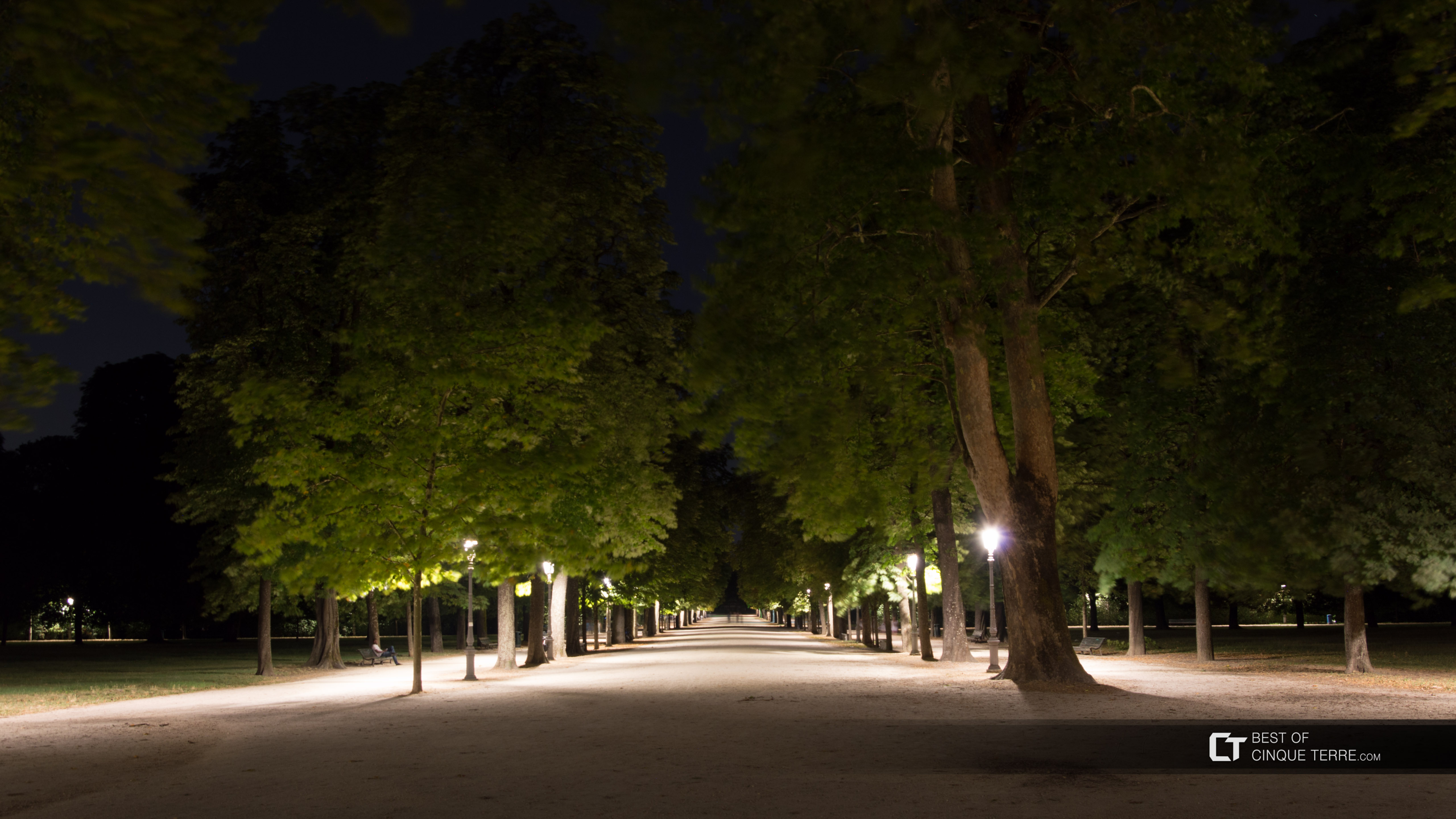 Parque Ducal de noche, Parma, Italia
