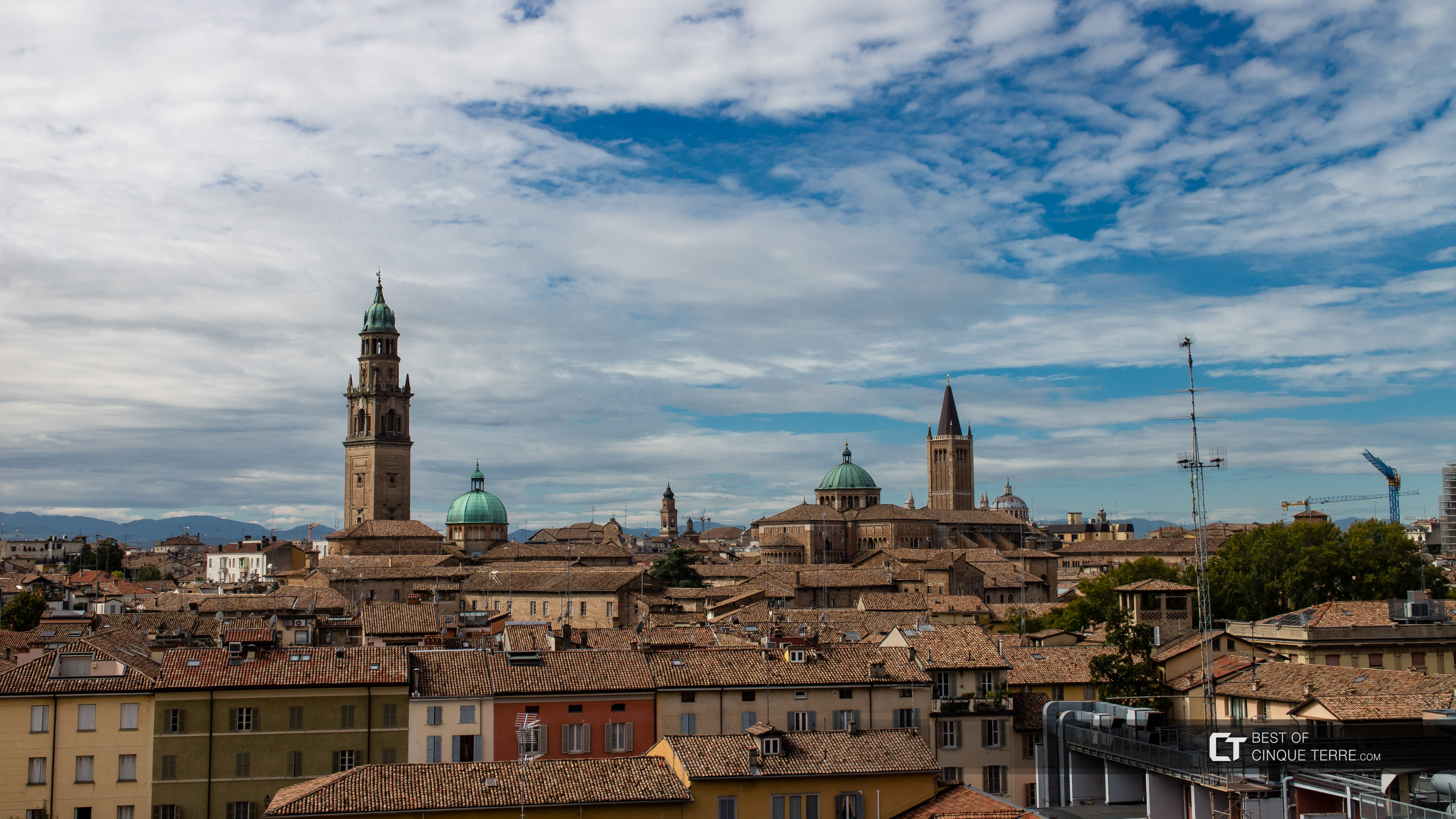 Los techos del centro histórico, Parma, Italia