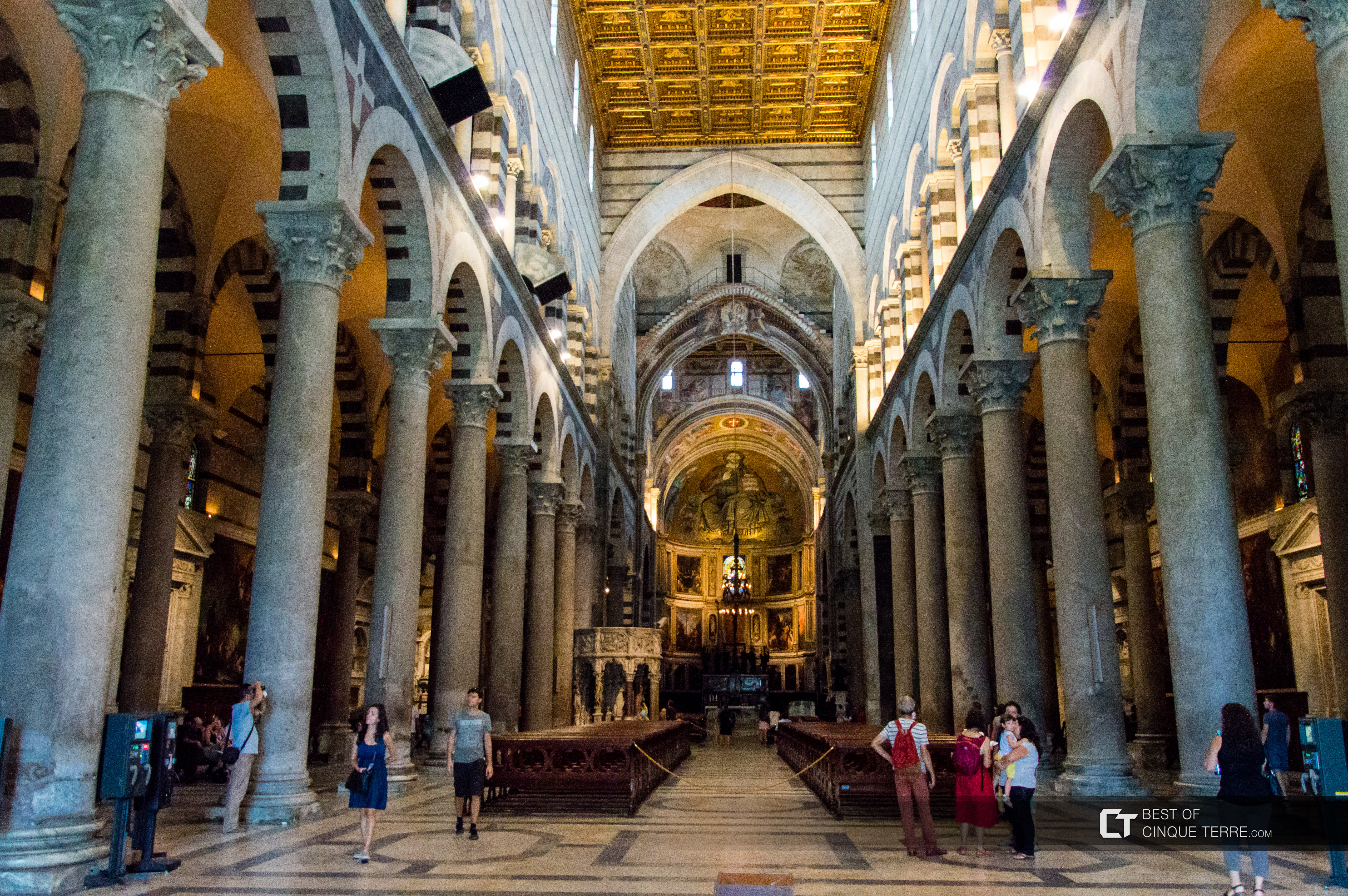 Внутри Кафедрального собора, Пиза, Италия